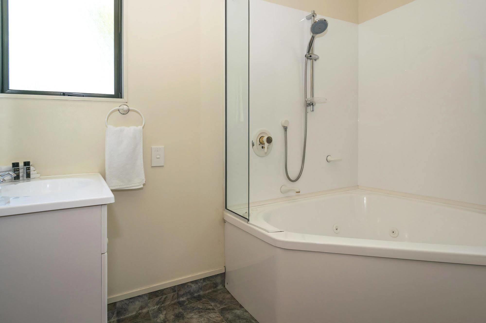 Ashleigh Court Motel เบลนิม ภายนอก รูปภาพ